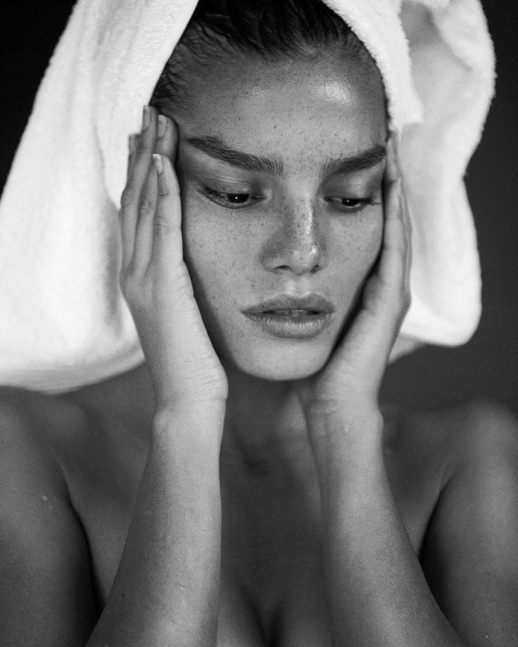 How to Depuff Your Face Naturally: Lymphatic Drainage Tips